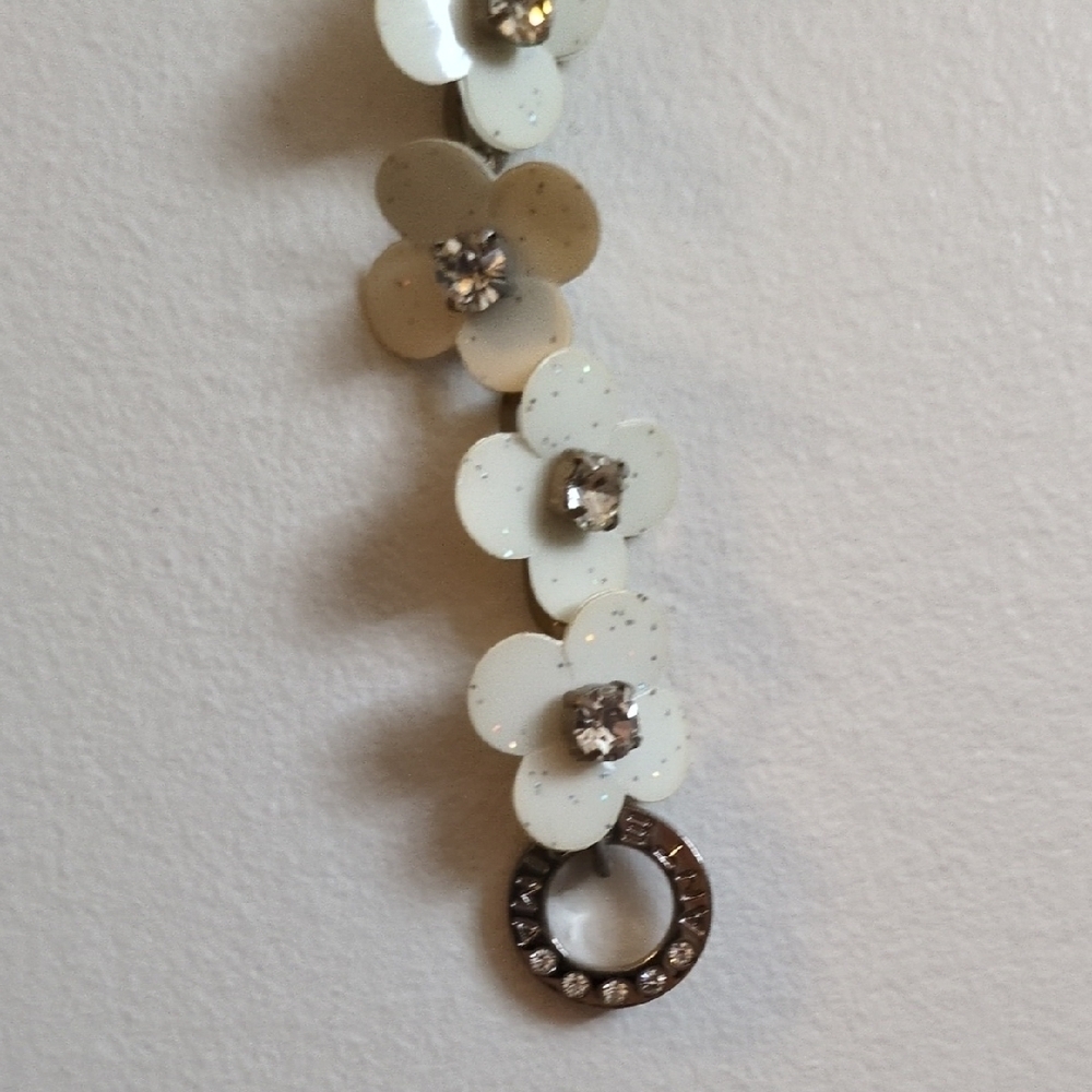 Anteprima Cream Floral Keychain - Picture 6 of 6